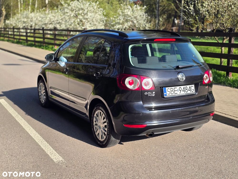 Volkswagen Golf Plus 1.6 TDI DPF Highline - 16