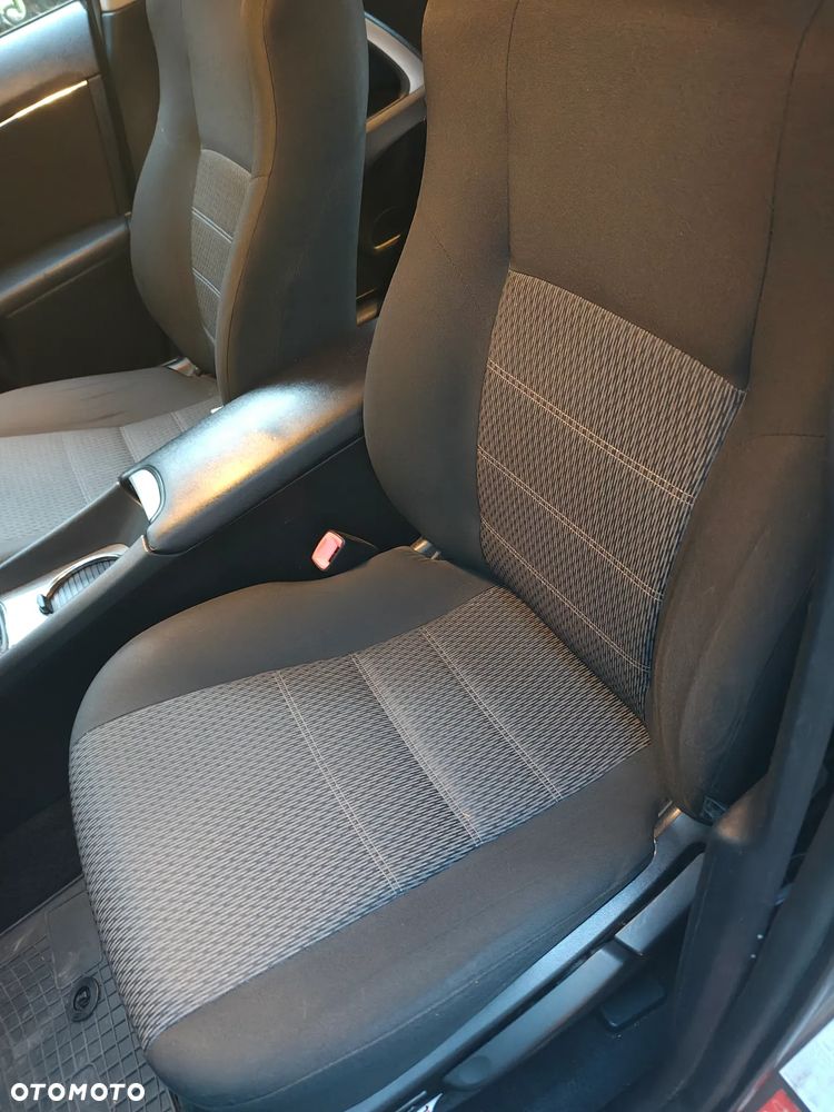 Toyota Avensis 2.0 D-4D Active - 13