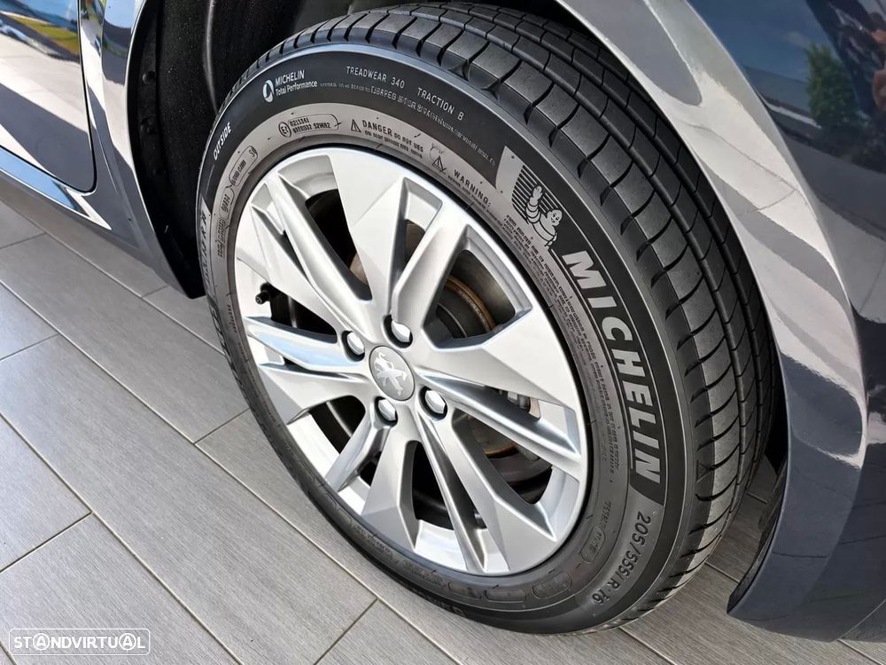 Peugeot e-208 50 kWh Active Pack — fotografia 55