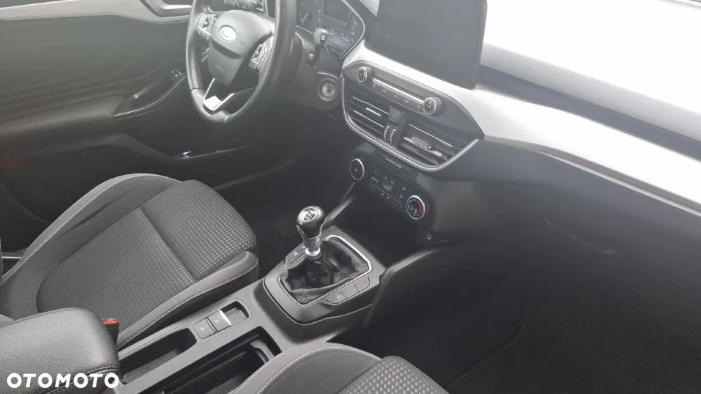 Ford Focus 1.0 EcoBoost Trend Edition - 16