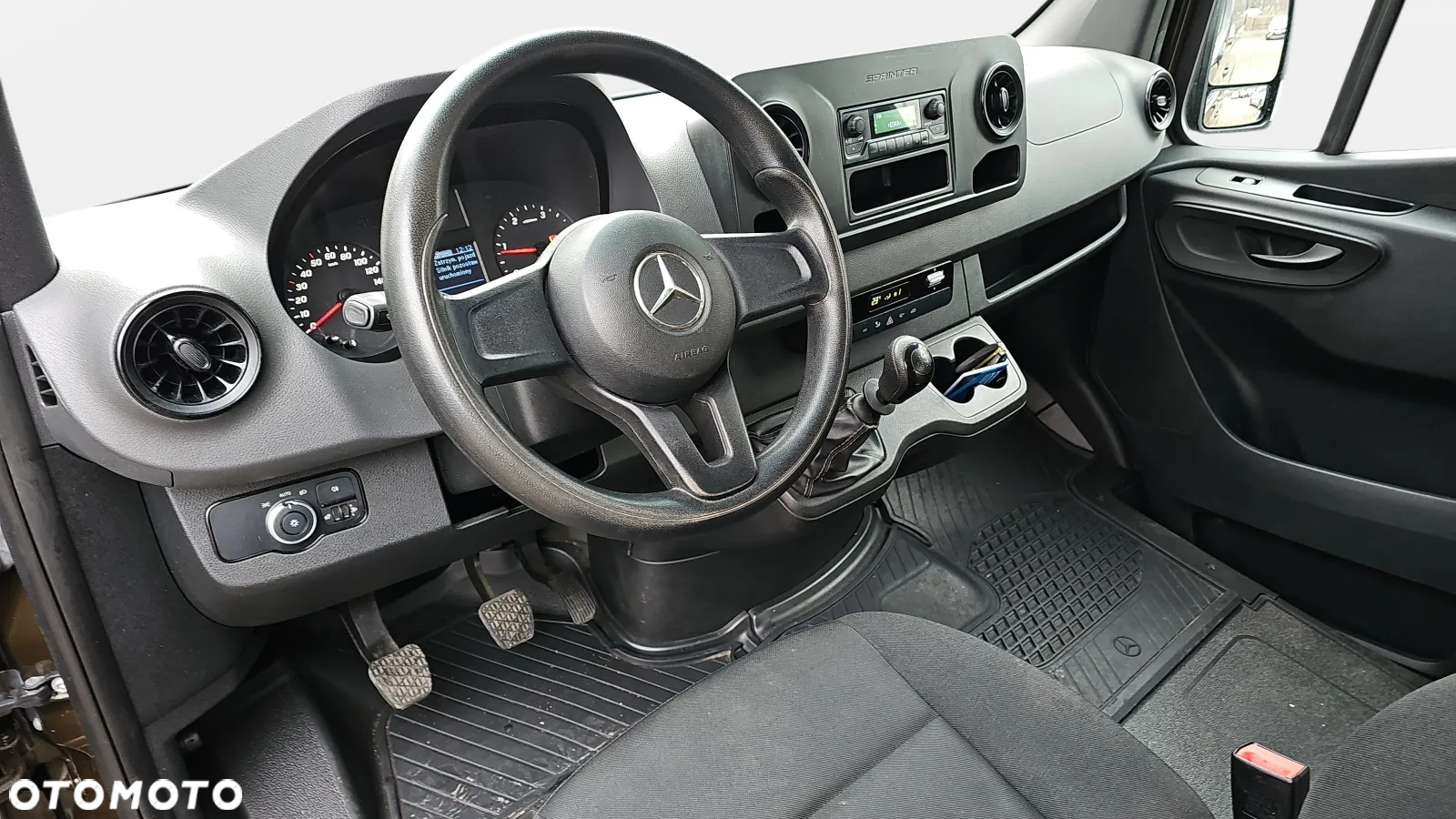 Mercedes-Benz Sprinter - 10