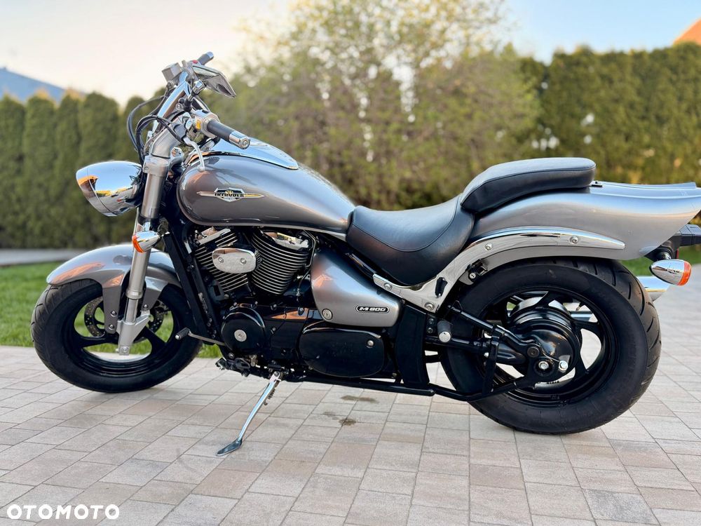 Suzuki Intruder - 1