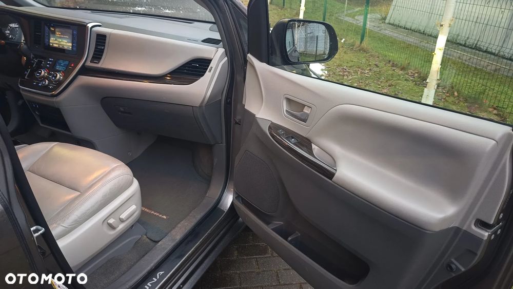 Toyota Sienna - 17