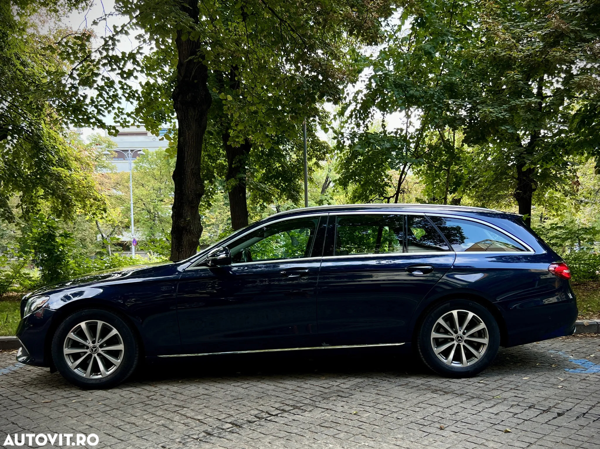 Mercedes-Benz E 220 d T 9G-TRONIC Avantgarde - 9