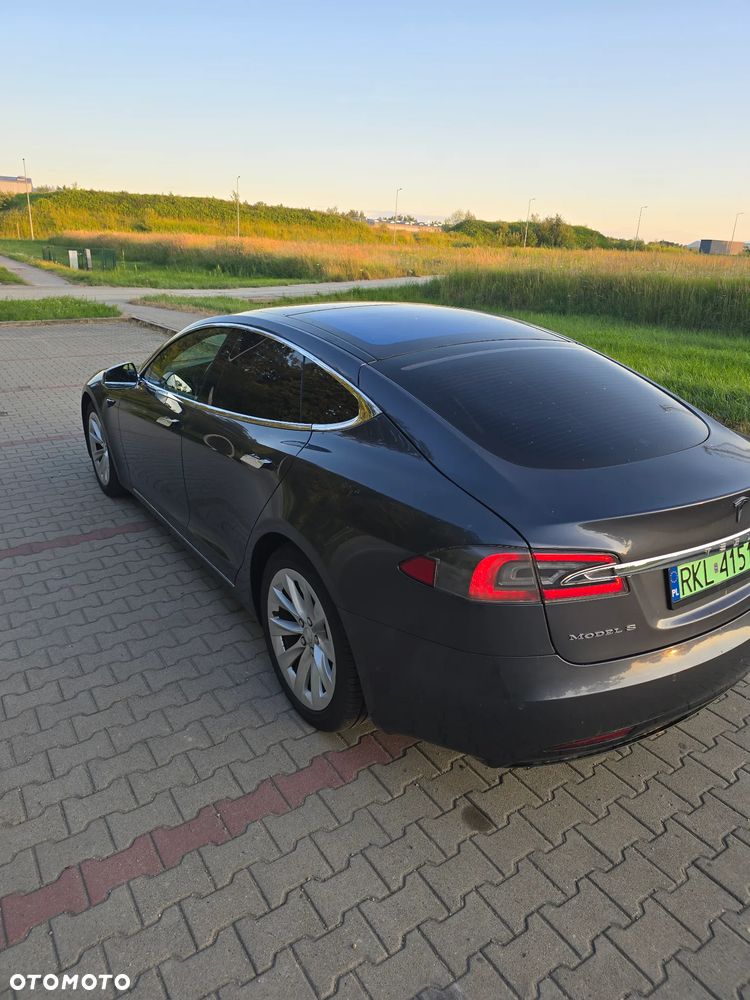 Tesla Model S - 6