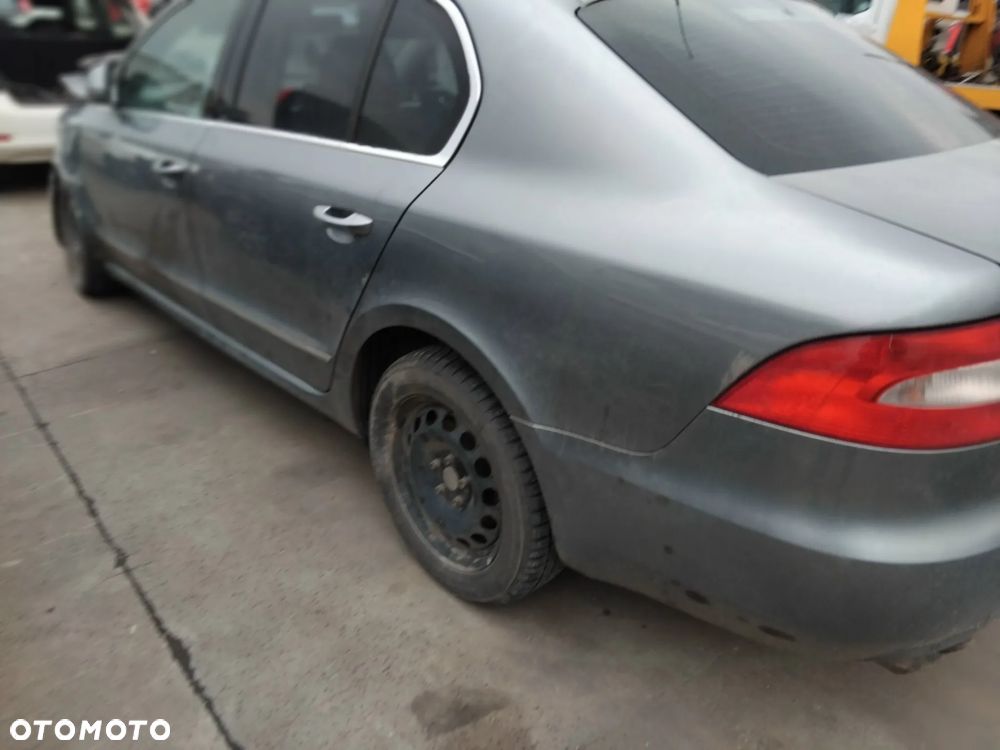Skoda Superb 2 z silnikiem 2,0 tdi ozn. CBB i skrzynią manualną KNY lakier kod LF8L - 5