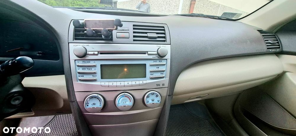 Toyota Camry - 4