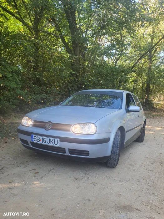 Volkswagen Golf - 8