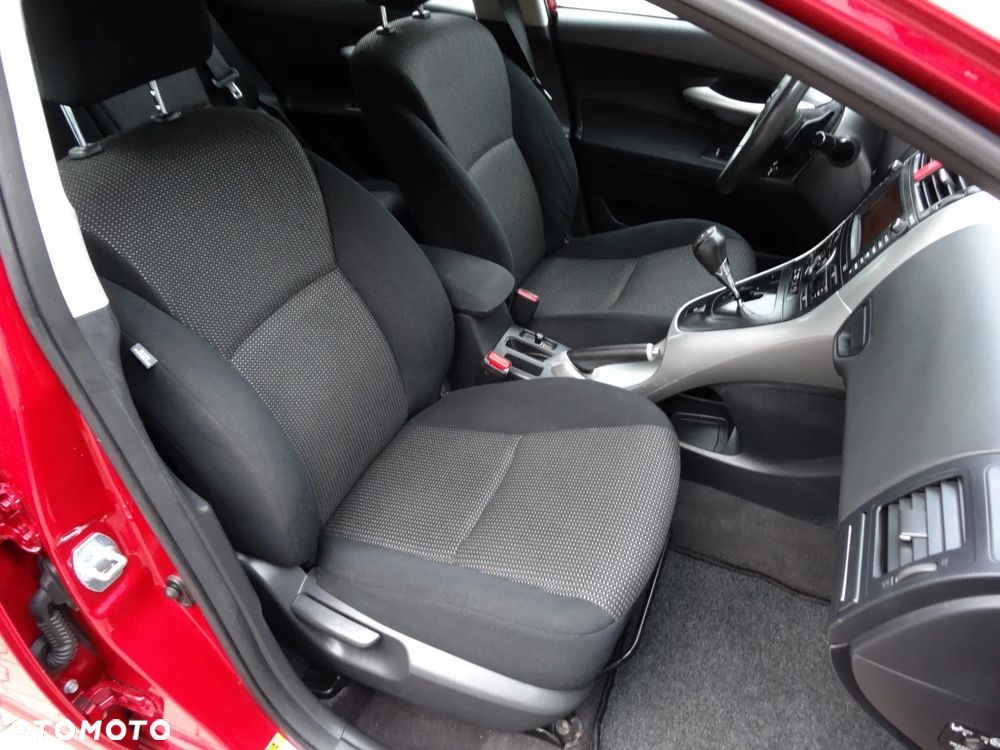Toyota Auris 1.6 Premium MS - 24