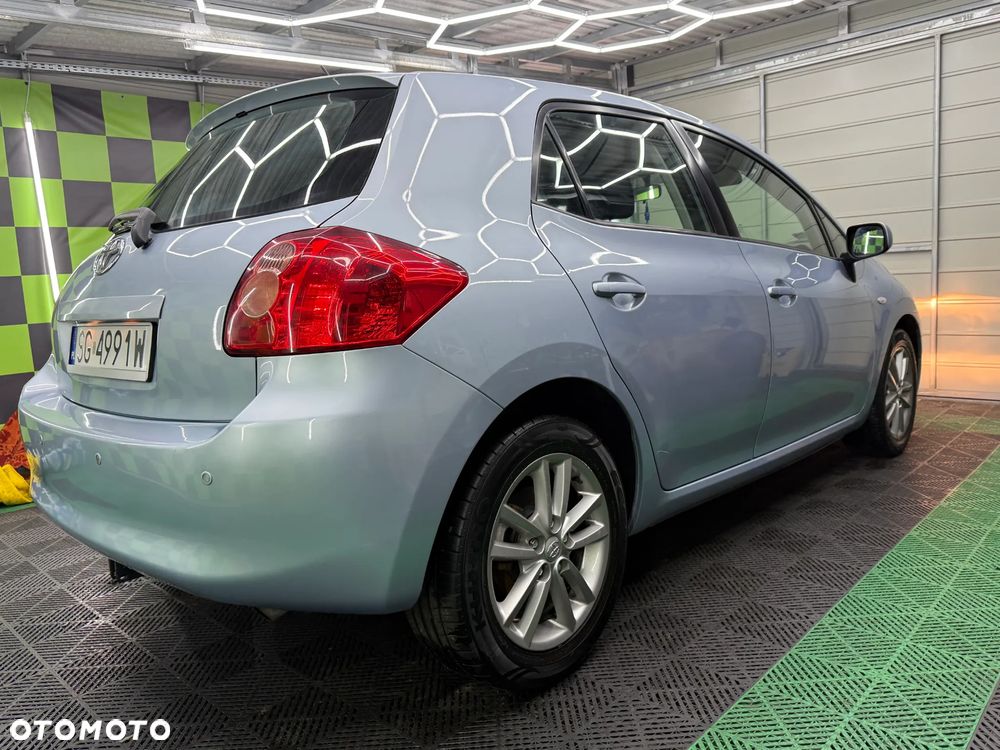 Toyota Auris 1.6 VVT-i Executive - 1