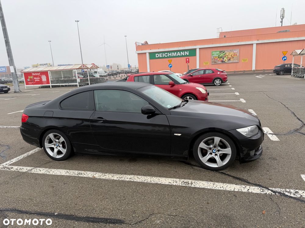 BMW 3 Series 2011 photo 2