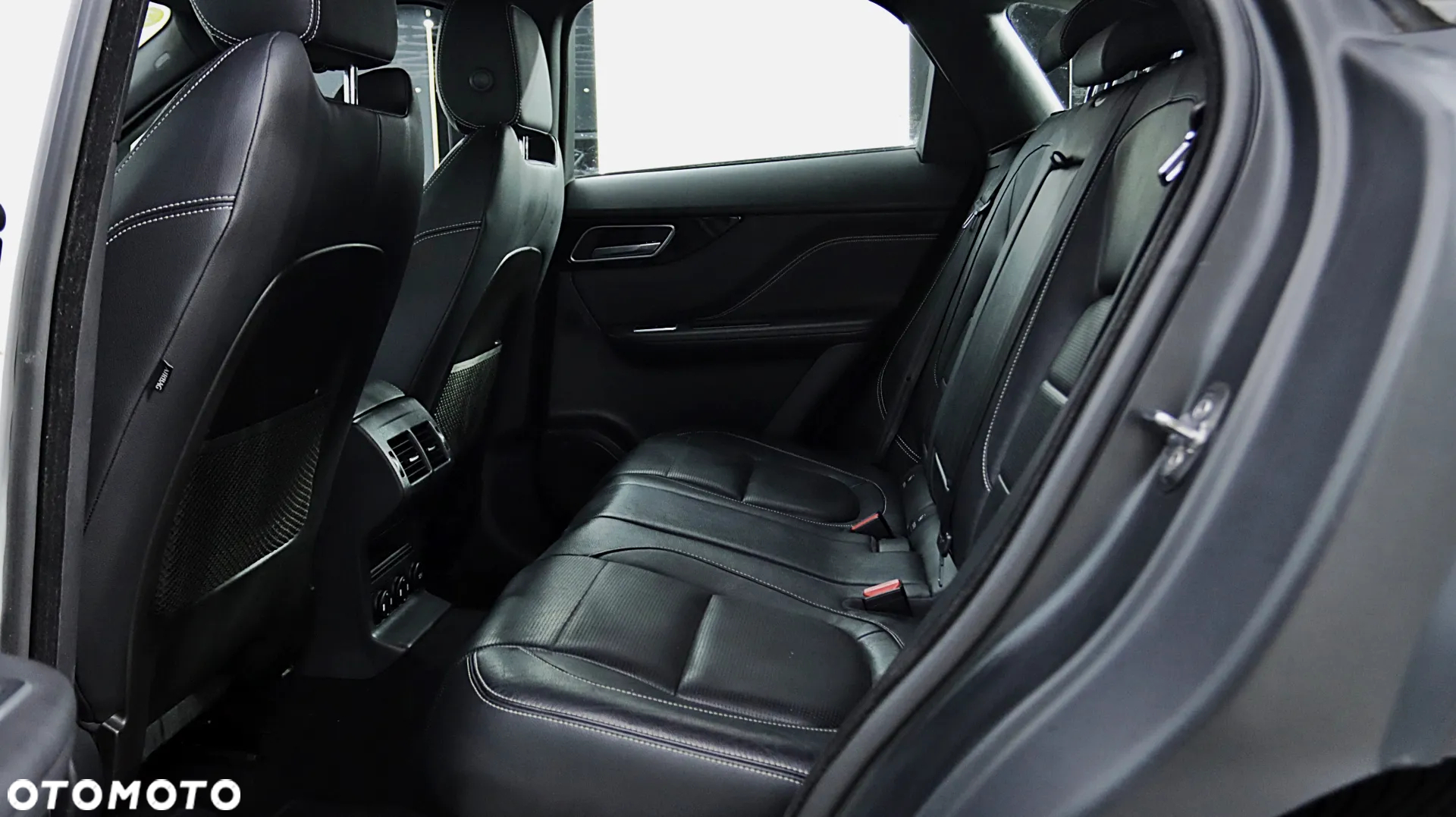 Jaguar F-Pace 20d AWD R-Sport - 20