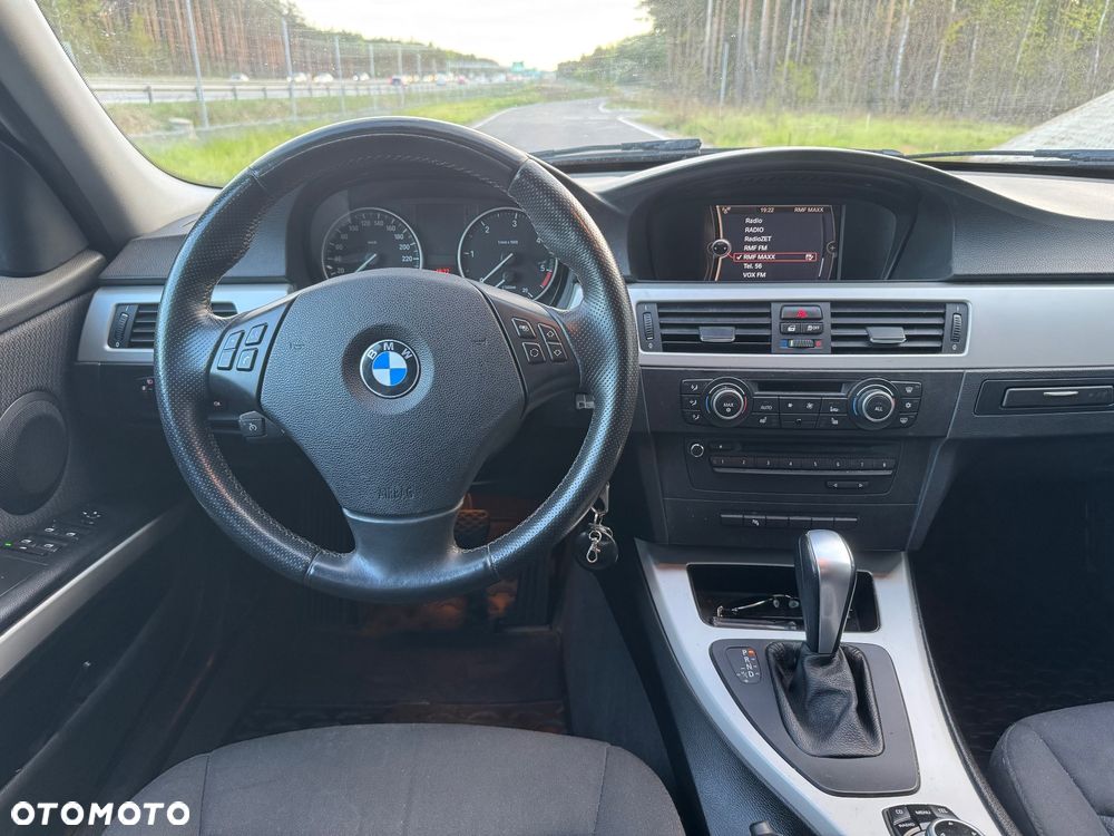BMW Seria 3 320d DPF Edition Exclusive - 23