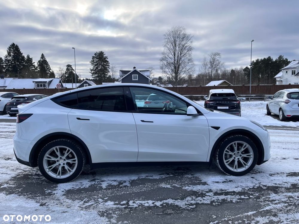 Tesla Model Y Long Range Dual Motor AWD - 4