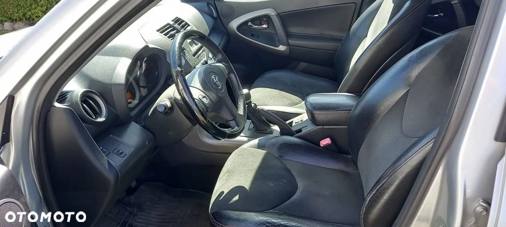 Toyota RAV4 - 9