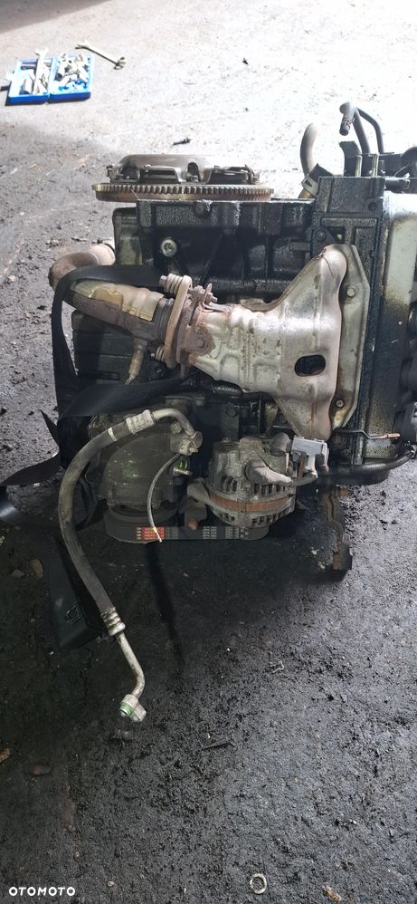 Silnik Słupek HONDA CIVIC VII D14Z6 1.4 16V - 2