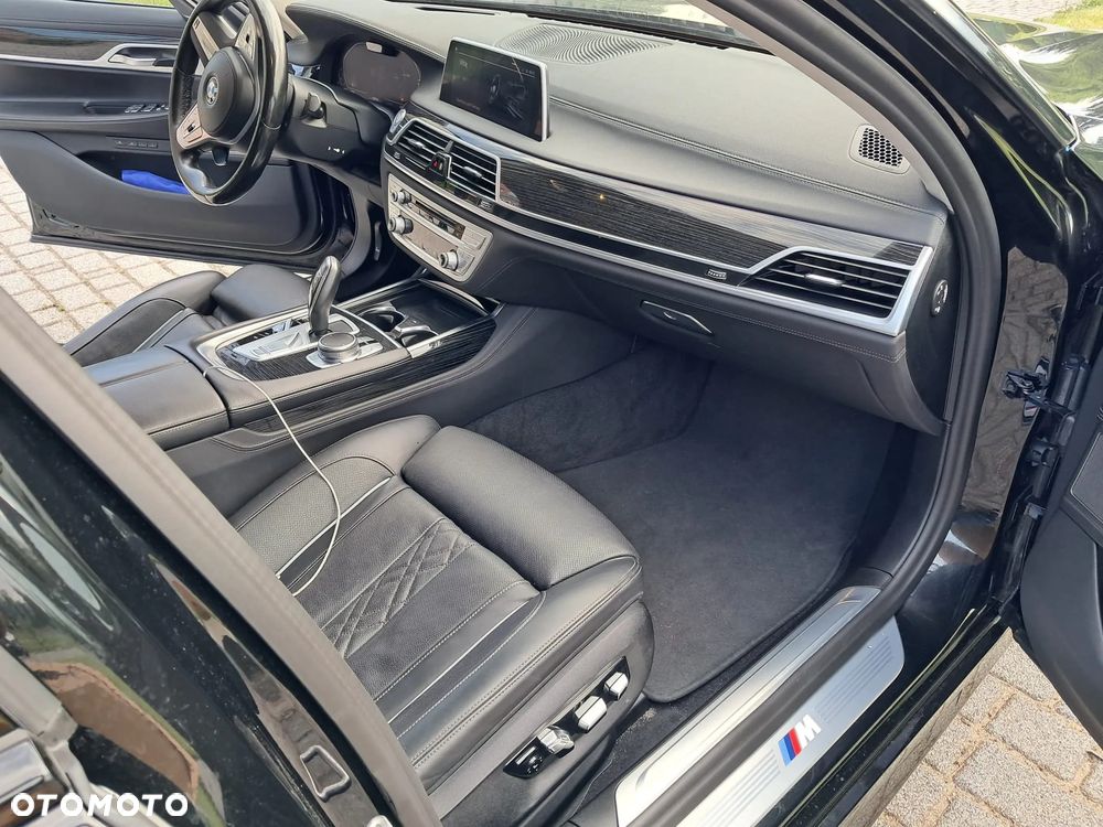 BMW Seria 7 750i xDrive - 12