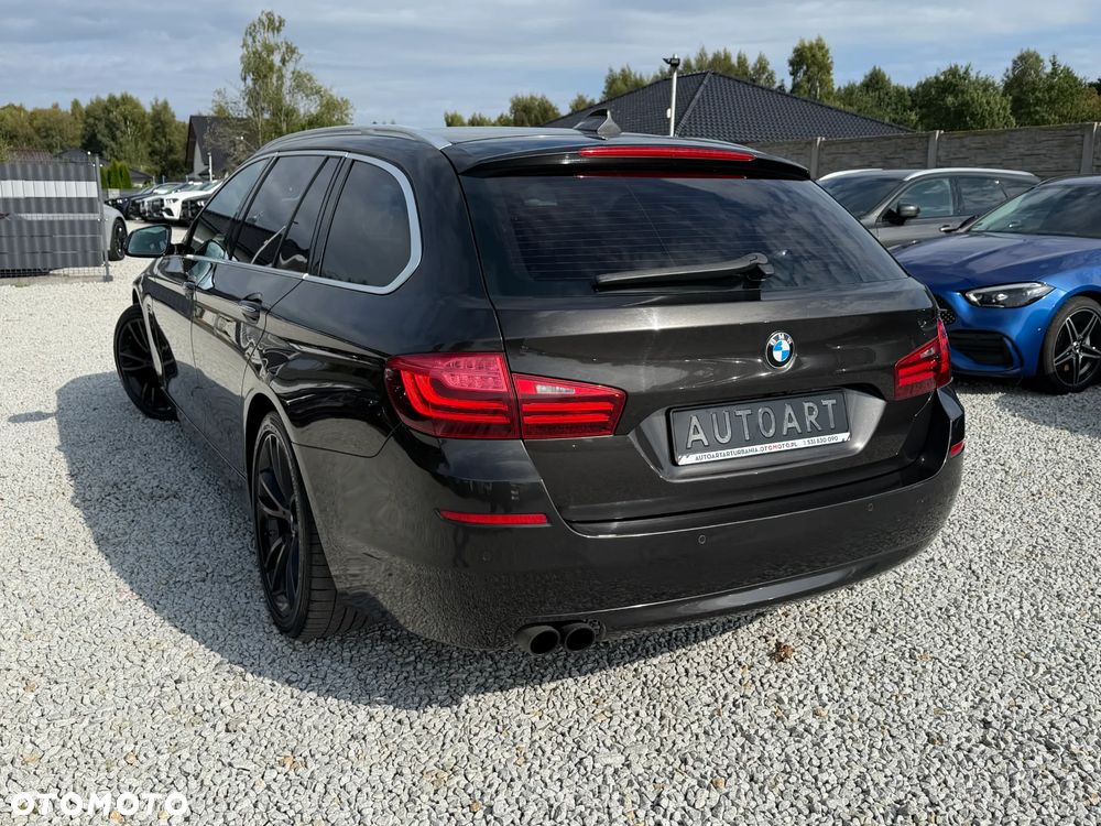 BMW Seria 5 520d xDrive - 13