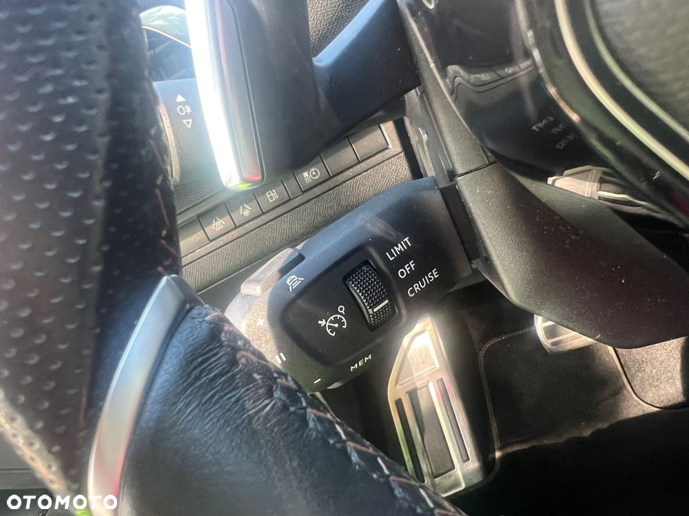 Peugeot 3008 Plug-In Hybrid 225 e-EAT8 GT - 30