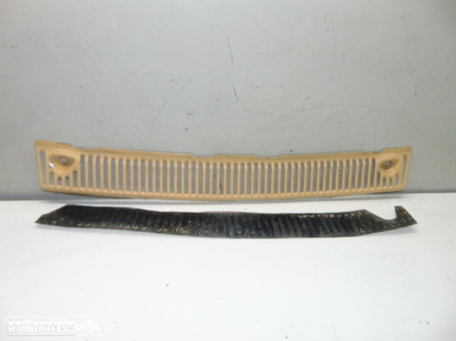 Mercedes W115 - grelha - 1