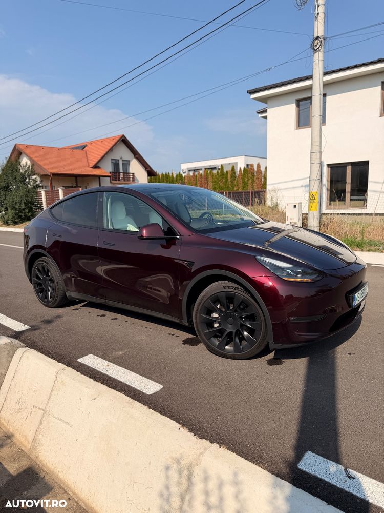 Tesla Model Y - 4