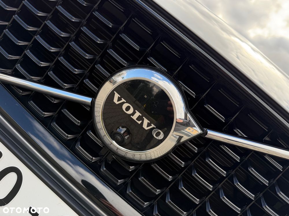 Volvo XC 60 B4 D Plus Dark - 22