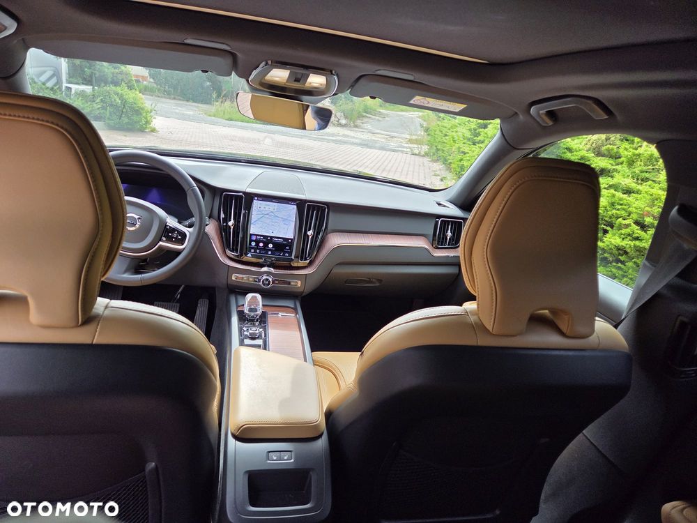 Volvo XC 60 B5 B AWD Plus Dark - 16