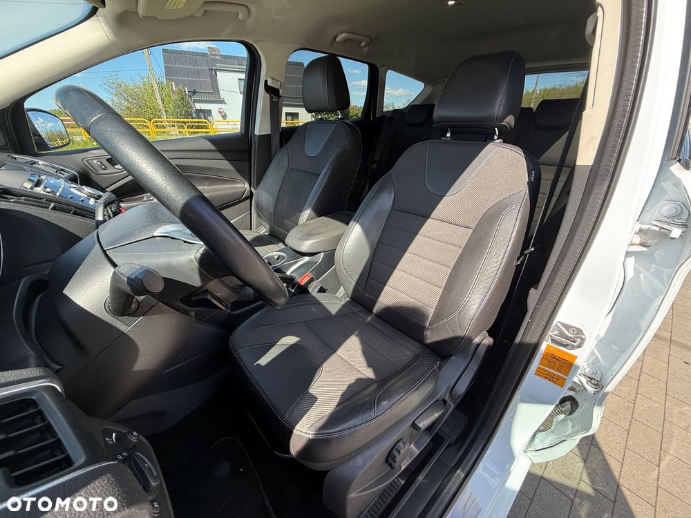 Ford Kuga 1.6 EcoBoost 2x4 Titanium - 26