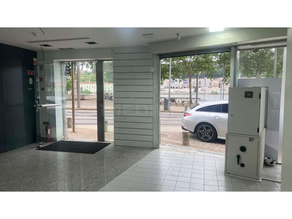 Espaço comercial com vistas para o Douro - Grande imagem: 3/13