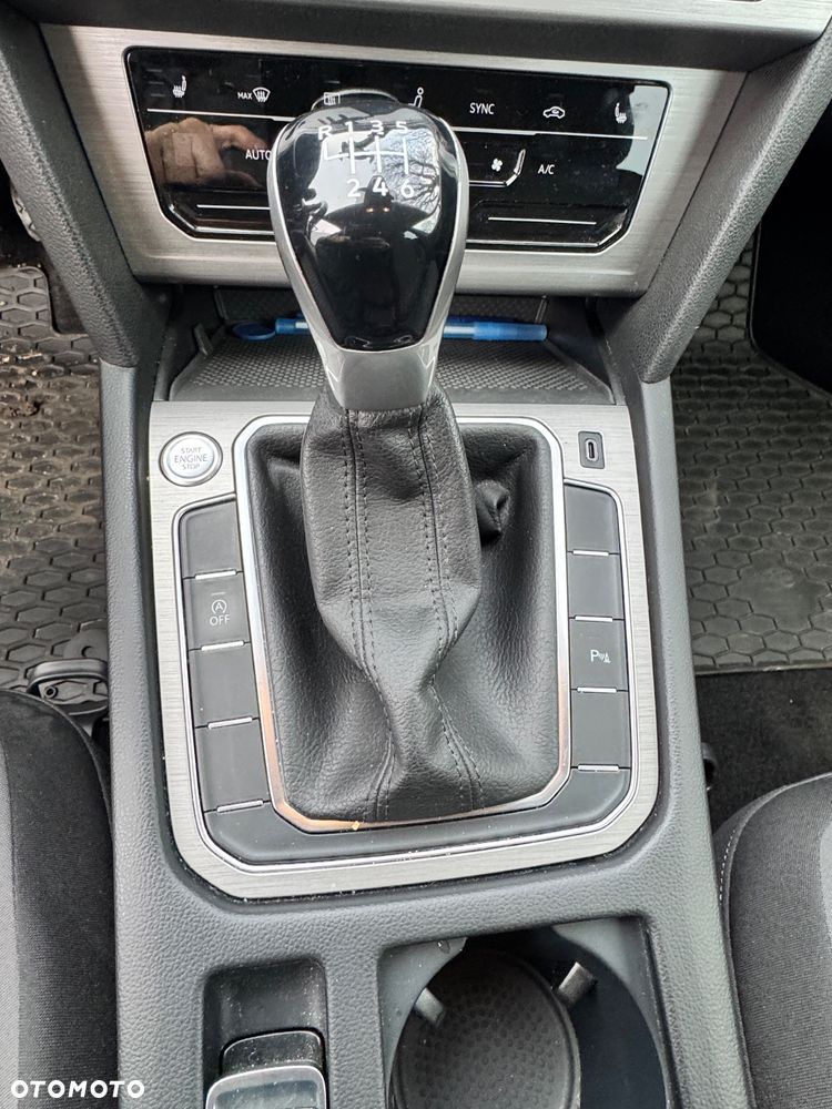 Volkswagen Passat 2.0 TDI EVO Elegance - 3