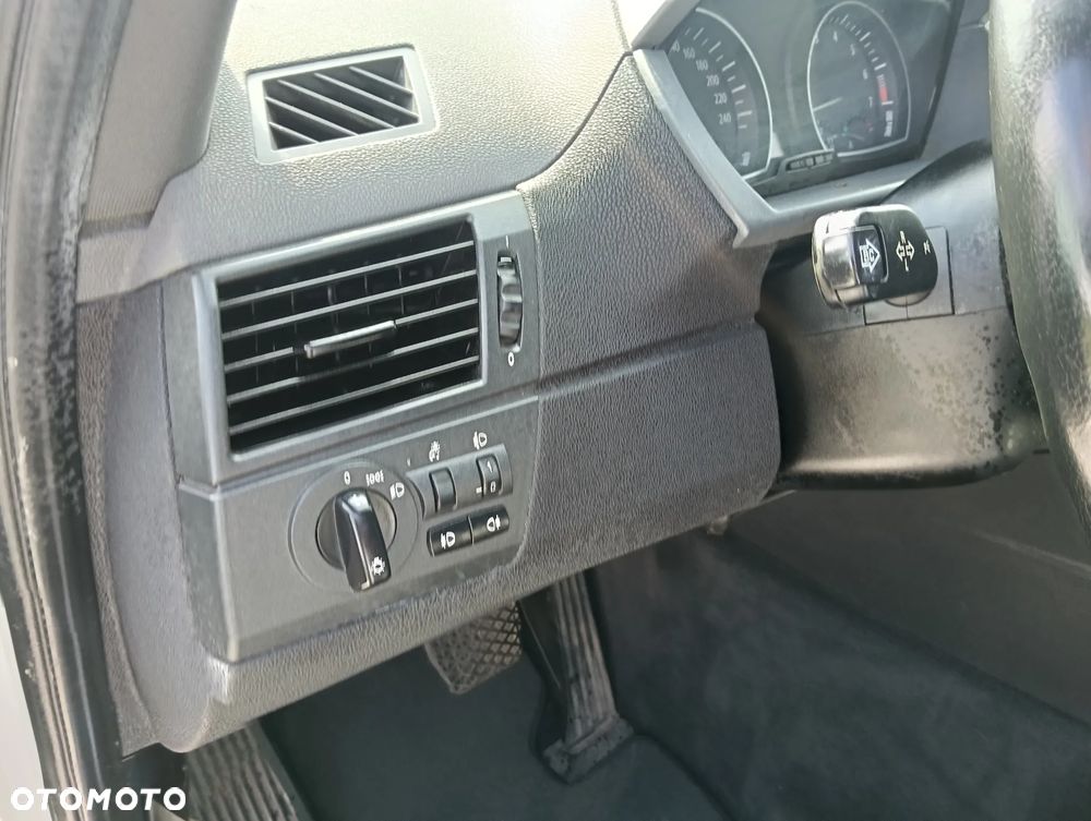 BMW X3 3.0i - 18