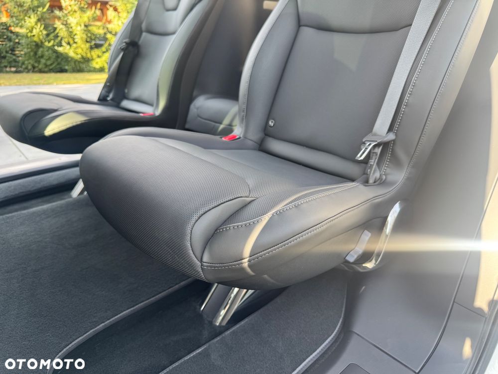 Tesla Model X - 15