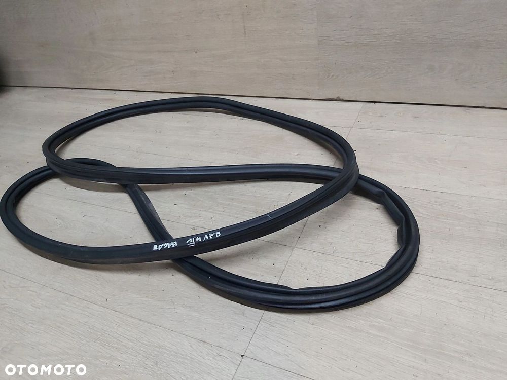 Toyota Rav4 IV XA40 13-18r uszczelka karoseryjna drzwi lewy tył - 2