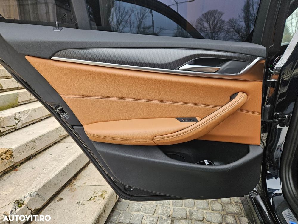 BMW Seria 5 530i xDrive AT MHEV - 36