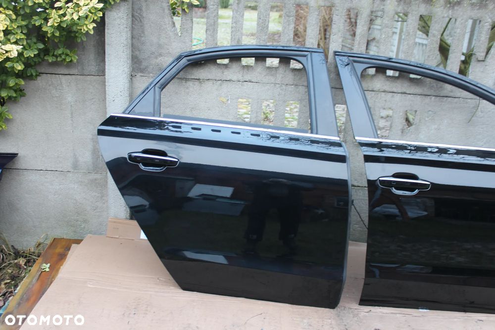 DRZWI TYLNE PRAWE AUDI A8 D4 LY9T 2015 - 1
