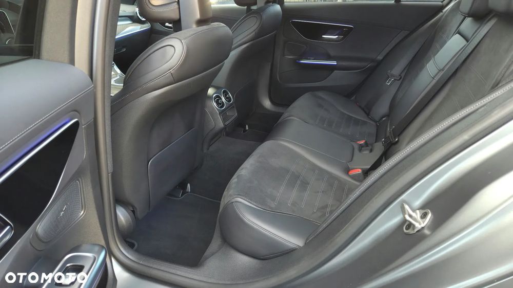 Mercedes-Benz Klasa C 300 d 9G-TRONIC AMG Line Advanced - 33