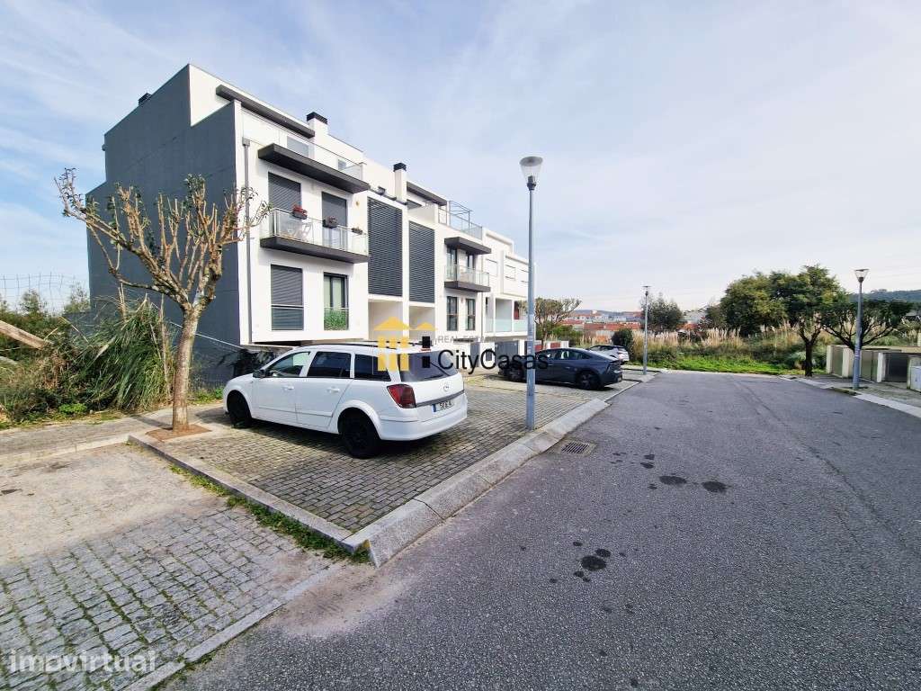 Terreno c/ Projeto de Moradia Bifamiliar - Grande imagem: 2/9
