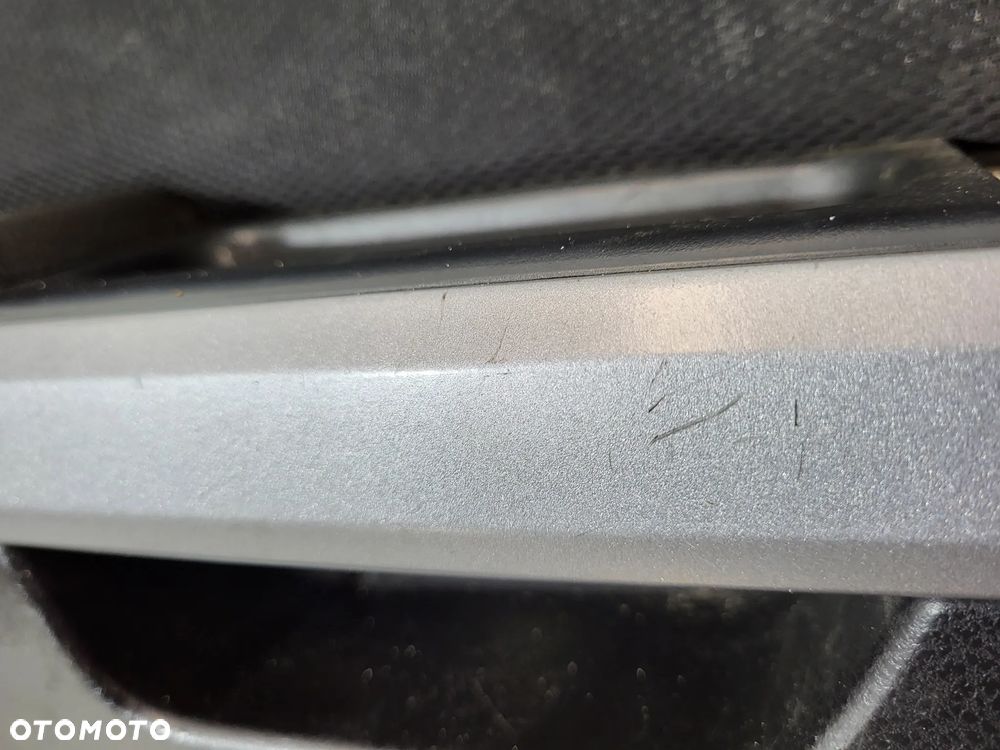 Suzuki Grand Vitara II Tapicerka Boczek Drzwi 3D - 3