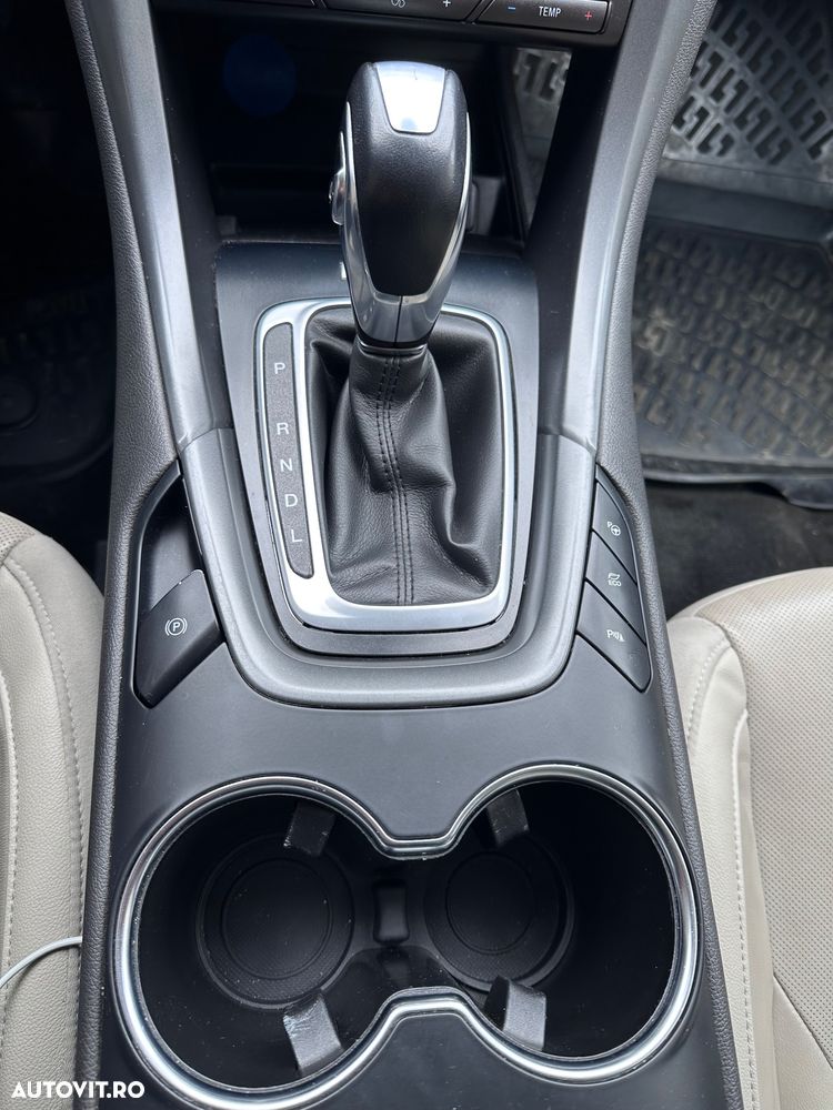 Ford Mondeo 2.0 HEV Titanium - 13