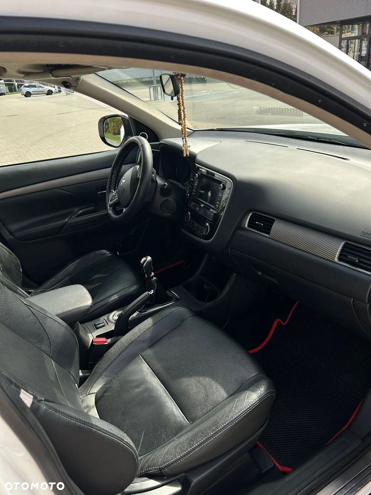 Mitsubishi Outlander 2.2 DID Instyle Navi - 11