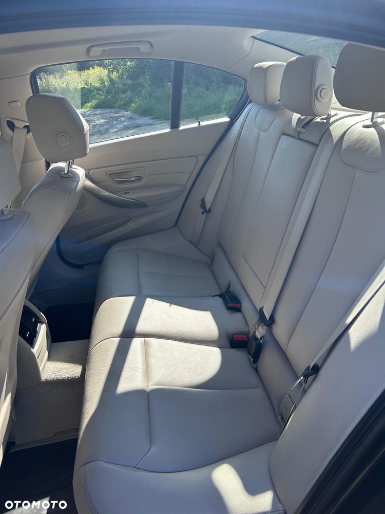 BMW Seria 3 320i - 17