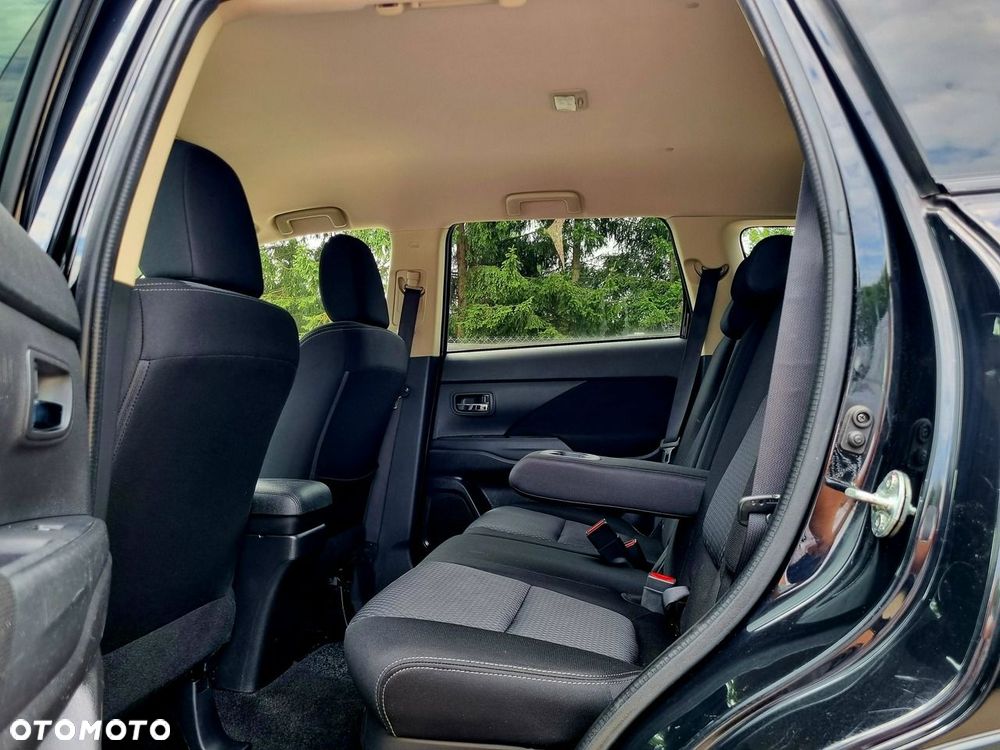 Mitsubishi Outlander 2.0 4WD Invite - 10