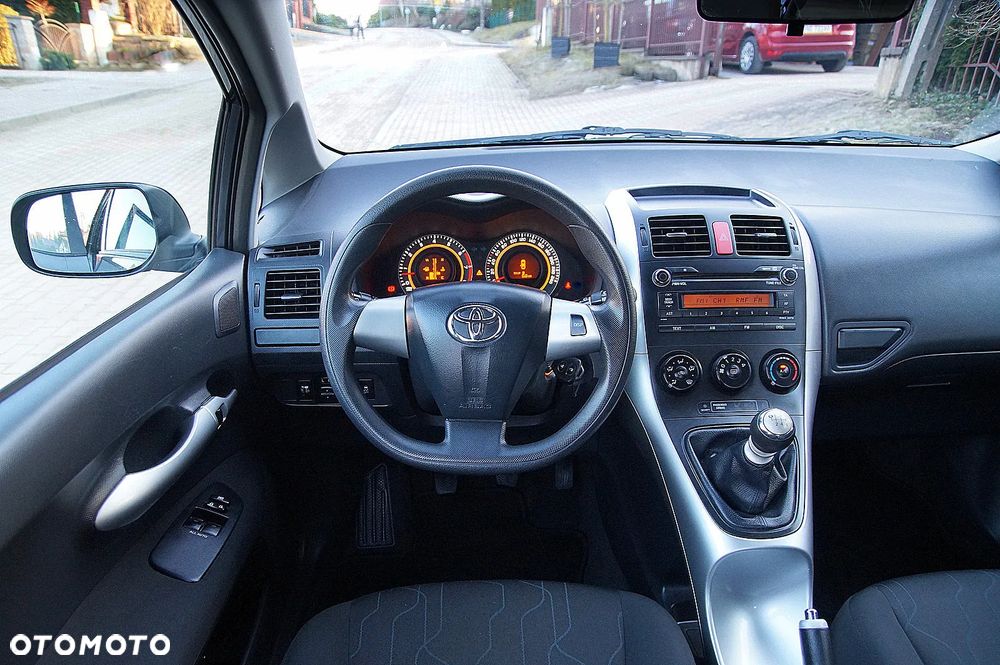 Toyota Auris 1.33 VVT-i - 11