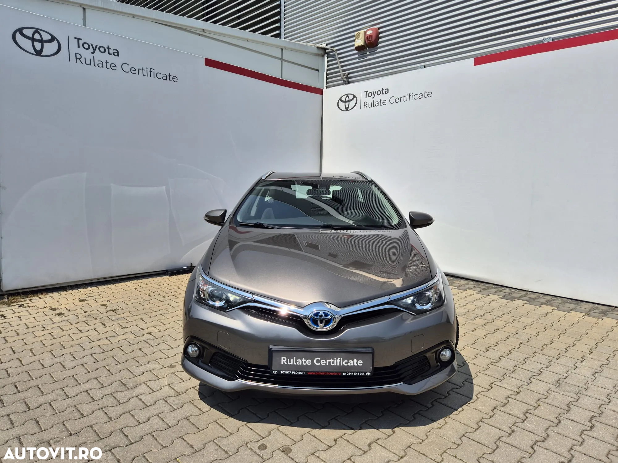 Toyota Auris 1.8 L VVT-i HSD Sol - 2