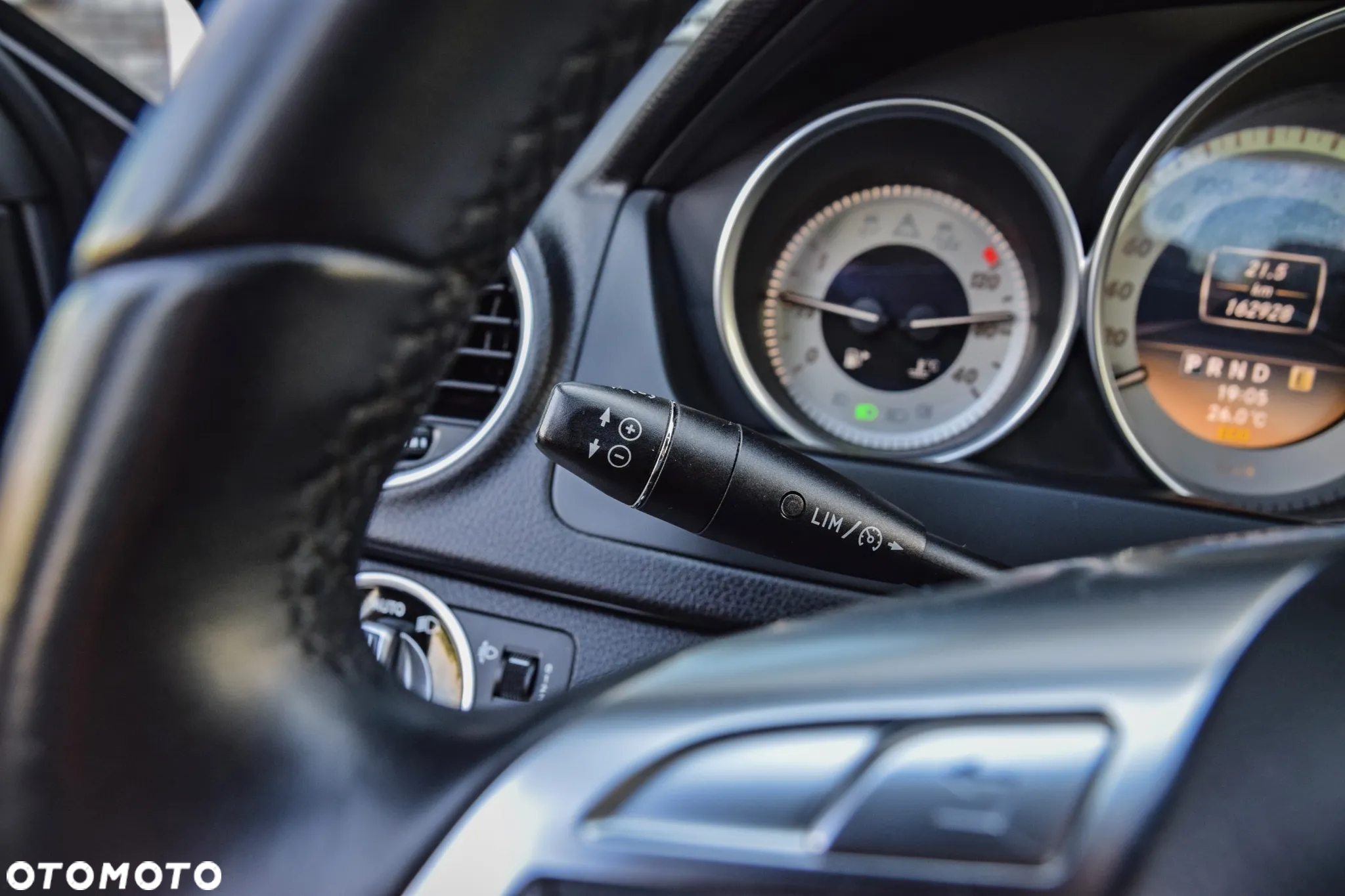 Mercedes-Benz Klasa C 200 (BlueEFFICIENCY) 7G-TRONIC Elegance - 38