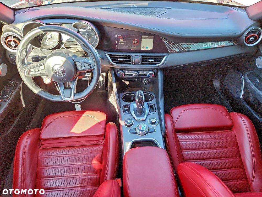Alfa Romeo Giulia - 8
