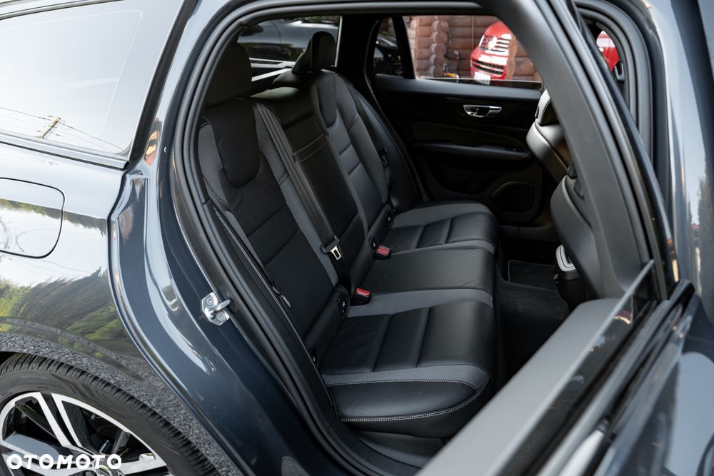 Volvo V60 B5 B R-Design - 22