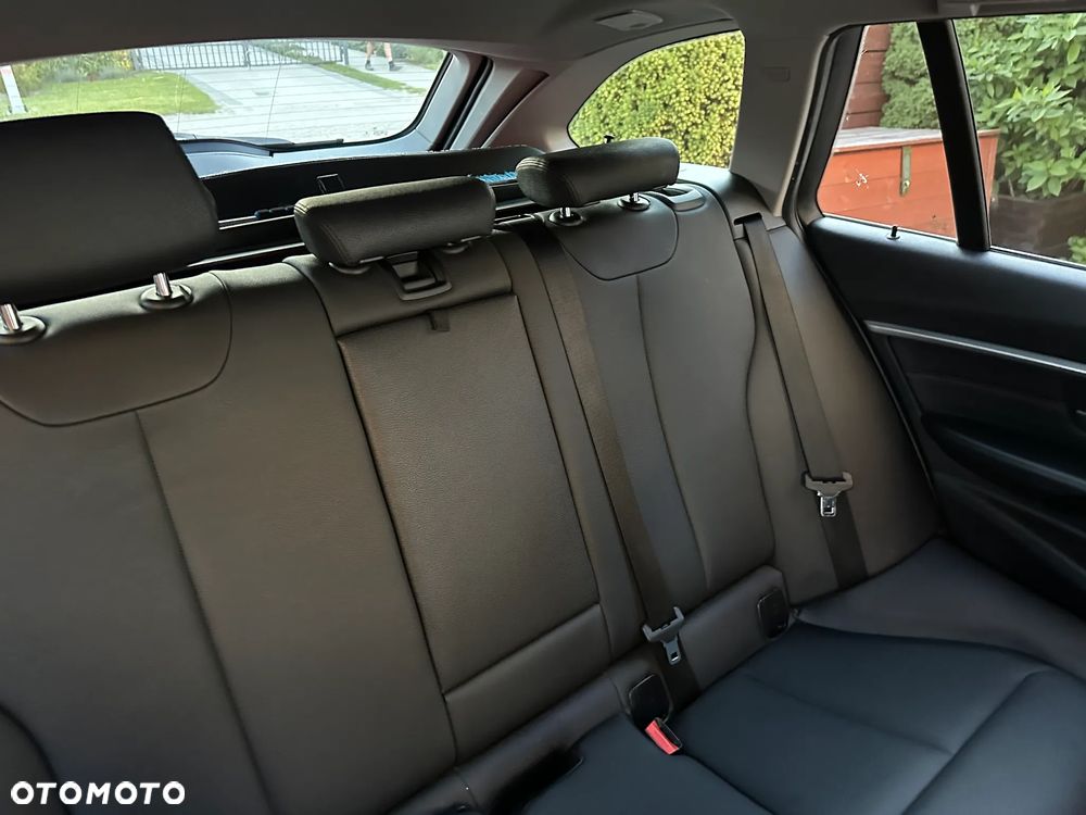 BMW Seria 3 318d Sport Line - 12