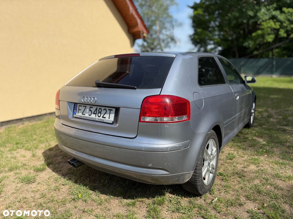 Audi A3 3-drzwiowe 1.6 FSI Ambiente - 5