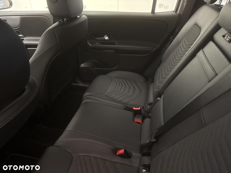 Mercedes-Benz GLB 200 7G-DCT - 19